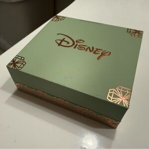 Disney “Love & Kisses” Minnie Mouse necklace